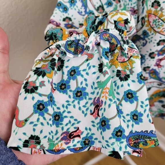 BELLE & SKY Colorful Peacock Print Top Size Large (2169) - Picture 3 of 6